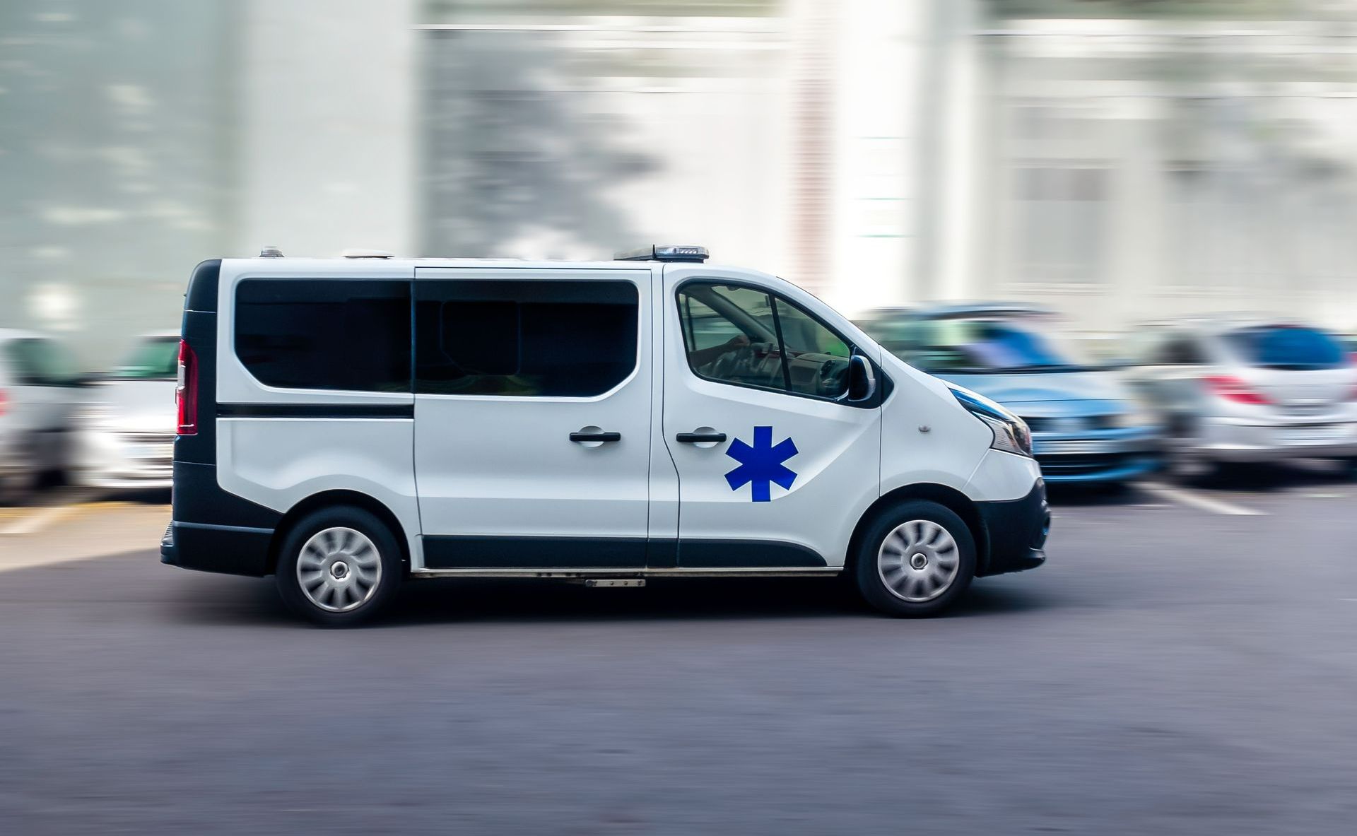 Ambulance en train de rouler