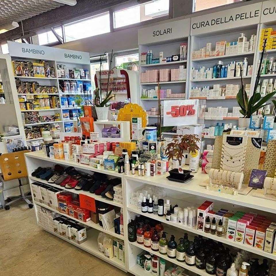 Esposizione di cosmetici di marca