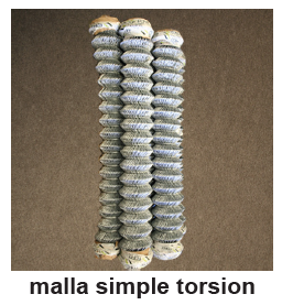 Una imagen de una malla de torsión simple sobre un fondo marrón.