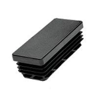 Una tapa de plástico negra con un cojín de goma sobre un fondo blanco.