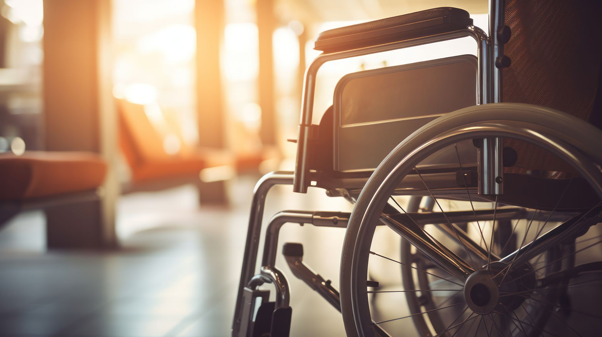 Le côté gauche d'un fauteuil roulant en gros plan