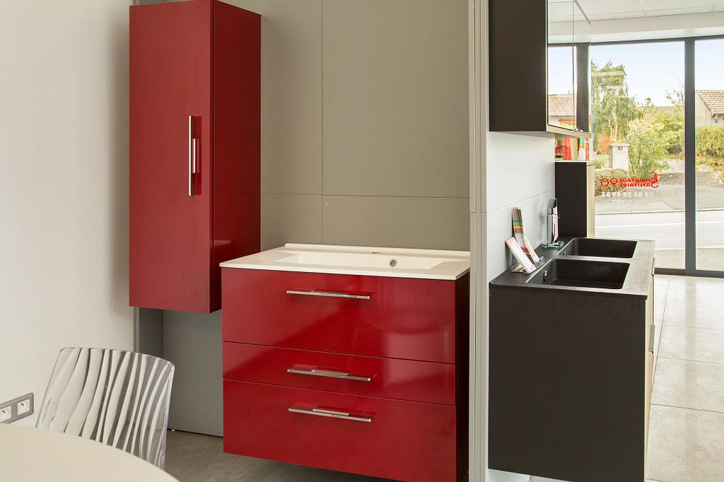 Meubles de salle de bains rouge