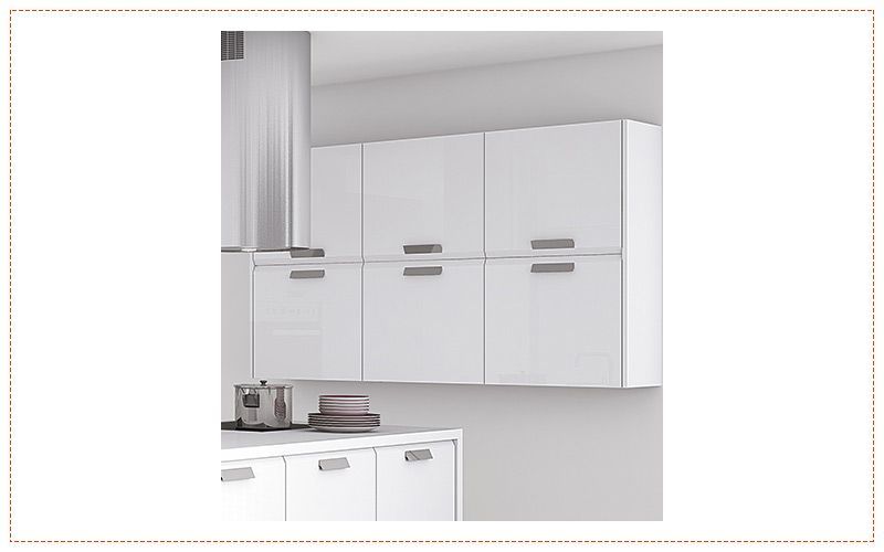 Una cocina con gabinetes blancos y un horno de estufa.