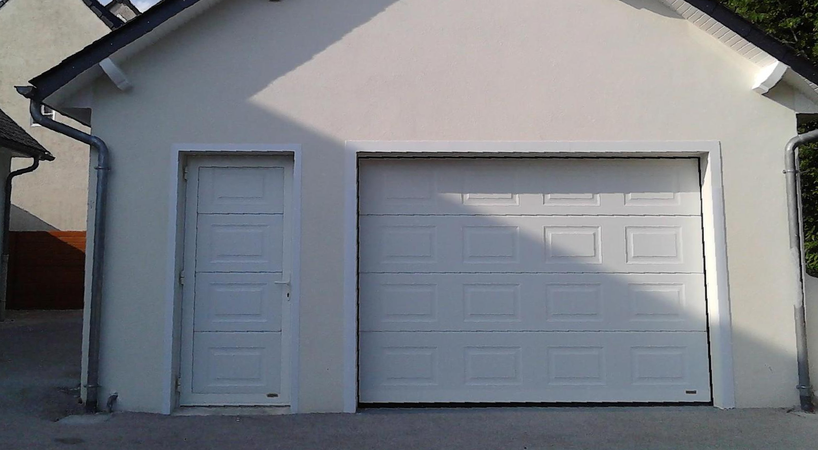 porte d'entrée et de garage