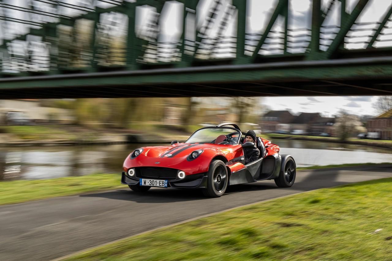 Buggy rouge de la marque Secma