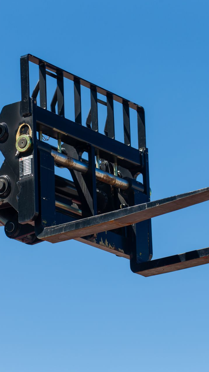 Fourches noires d'un chariot élévateur