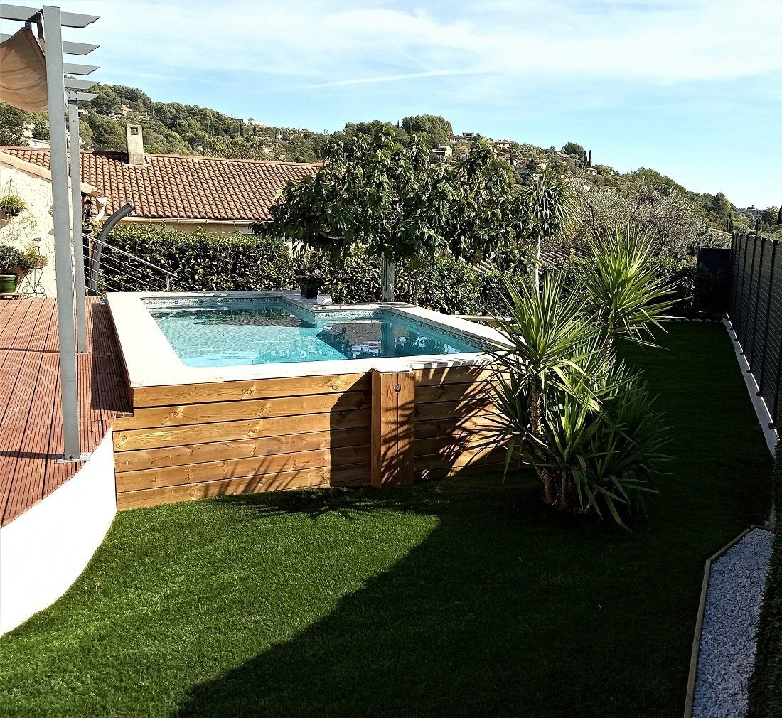 Photo d'une piscine hors sol avec bardage bois