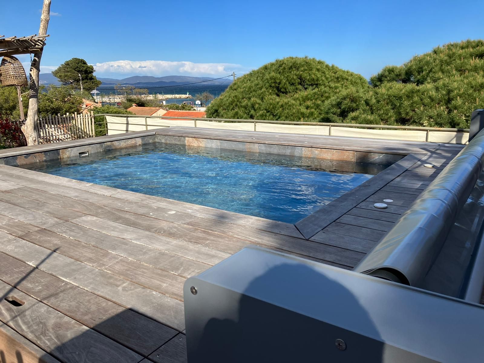 Photo d'une petite piscine carrée