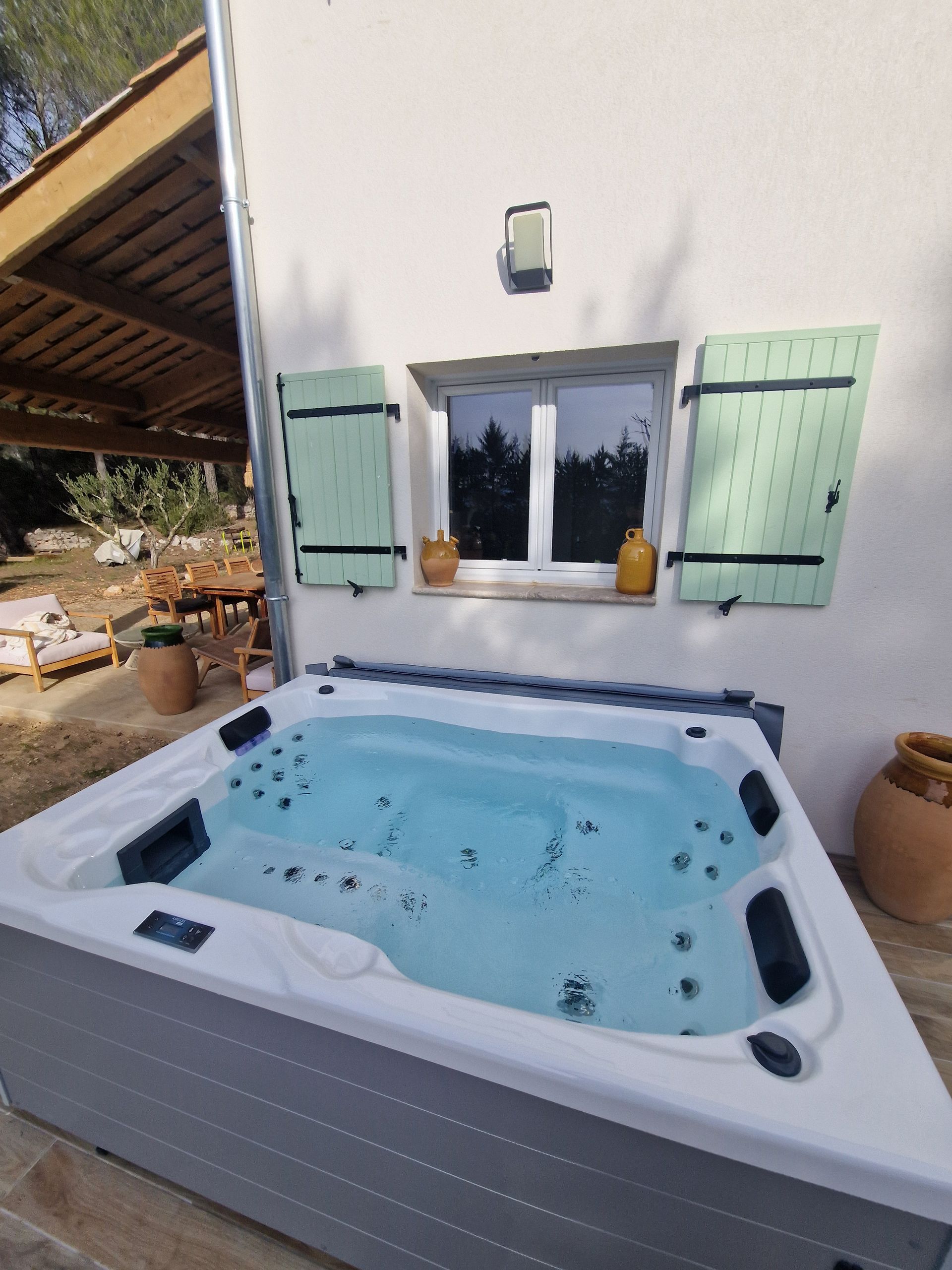 Photo d'un spa 3 places gris