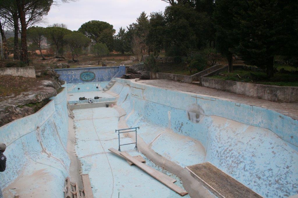Photo d'une rénovation de piscine sur lit de rivière