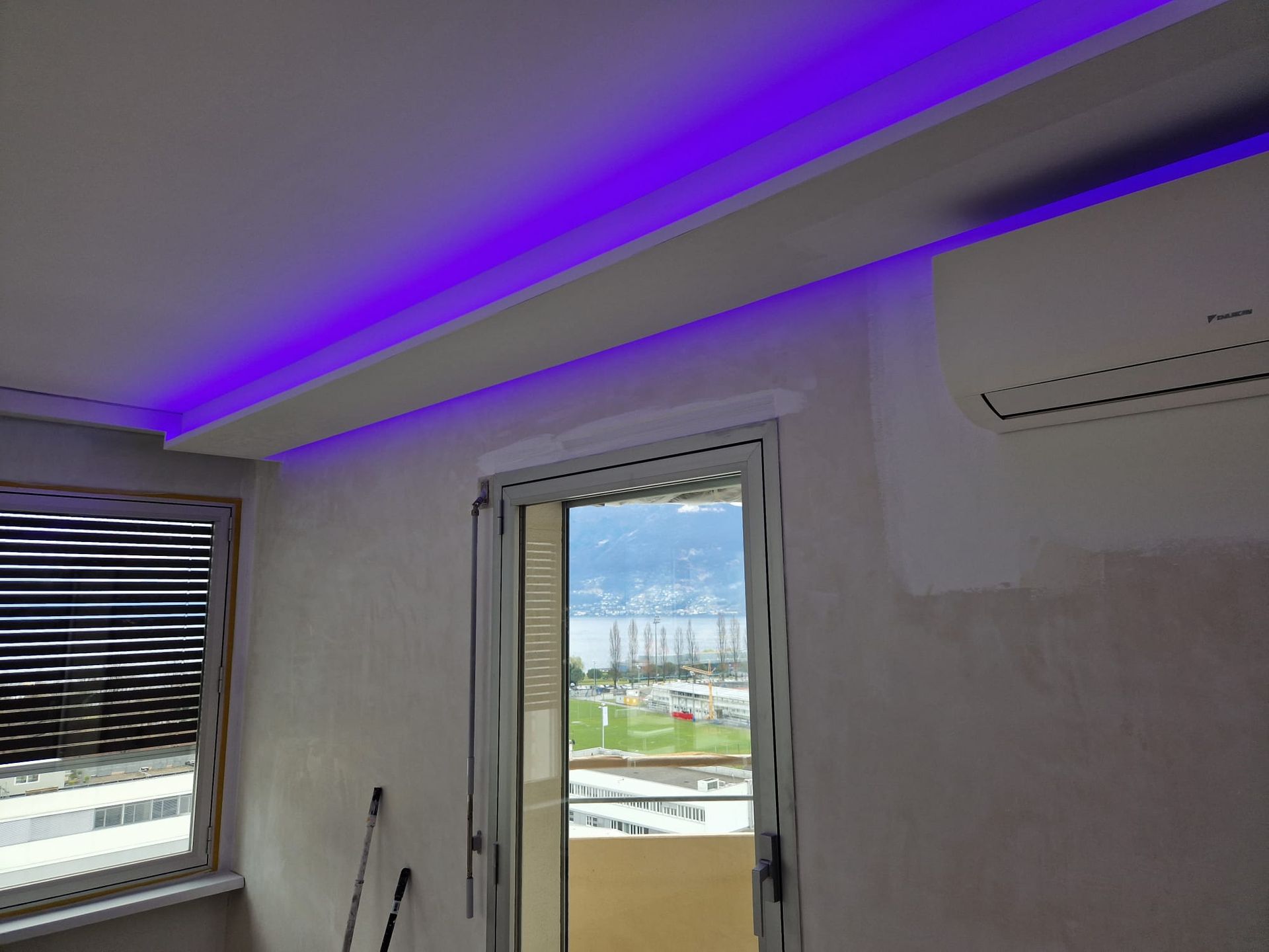 strisce LED viola - Gomes Gessatura Sagl