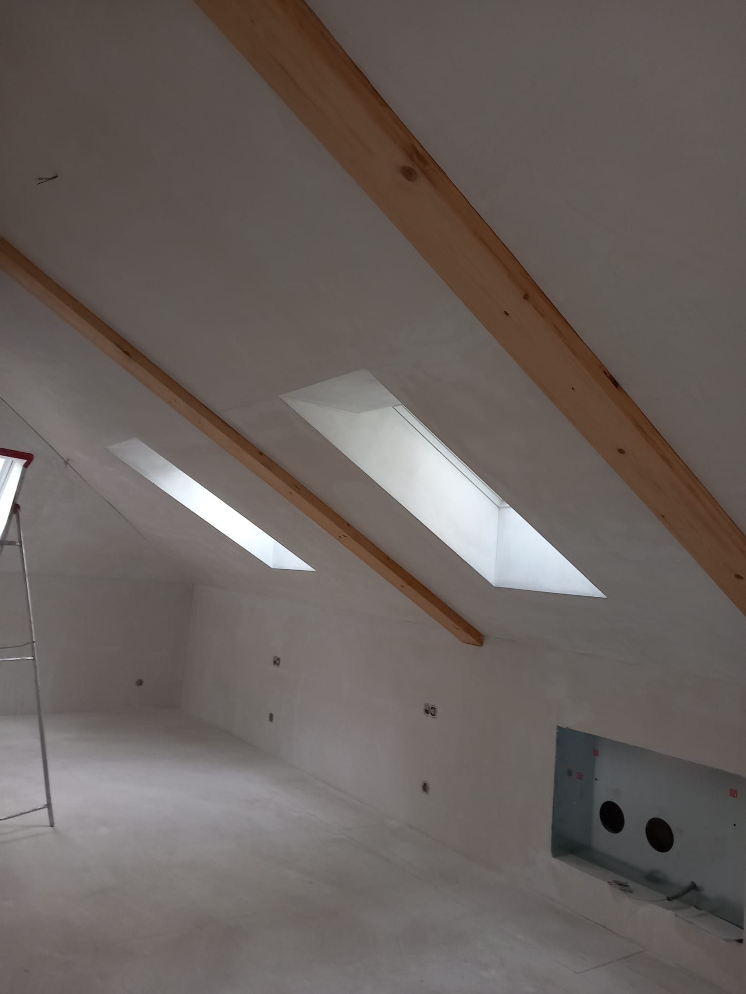 soffitto in cartongesso con travi in legno - Gomes Gessatura Sagl