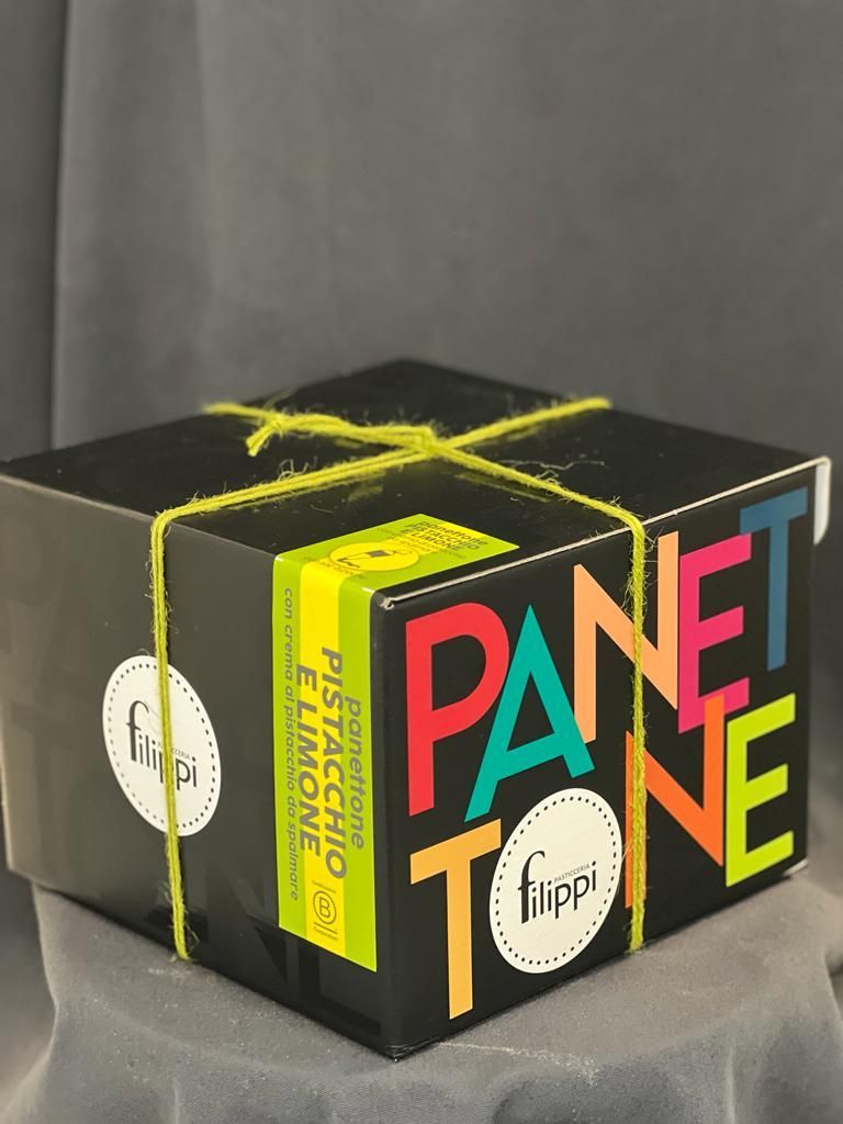 Eine schwarze Box mit dem Wort Panet darauf