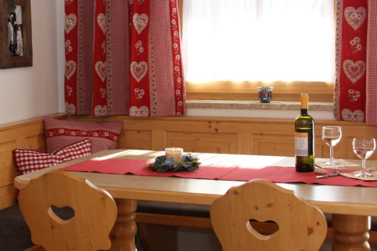 Gemütliche Eckbank Ferienwohnung Königsleiten