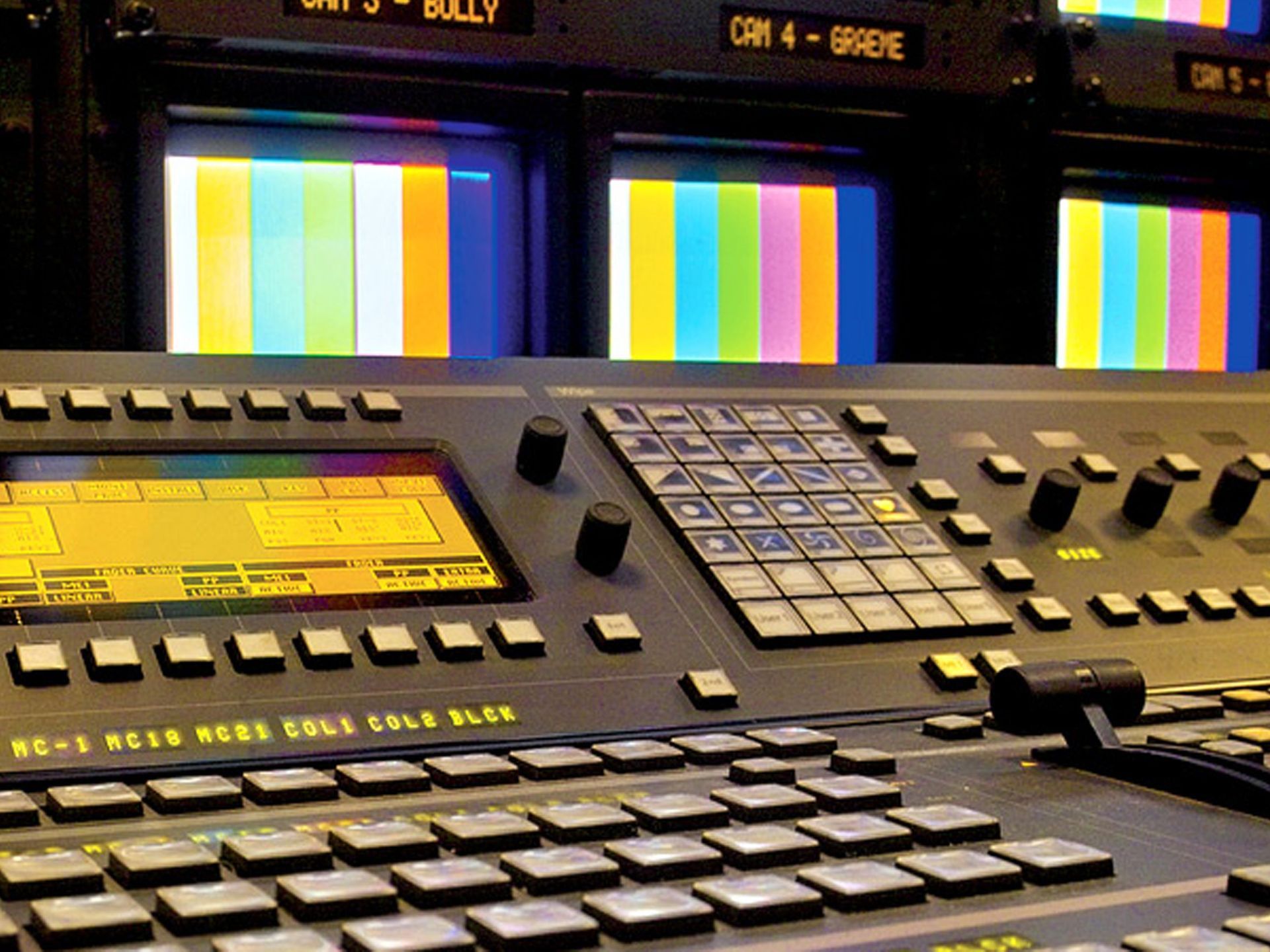 Un panel de control con el número 4