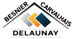 Vers la page d'accueil Logo BESNIER CARVALHAIS DELAUNAY avec texte noir et formes géométriques grises, oranges et bleues