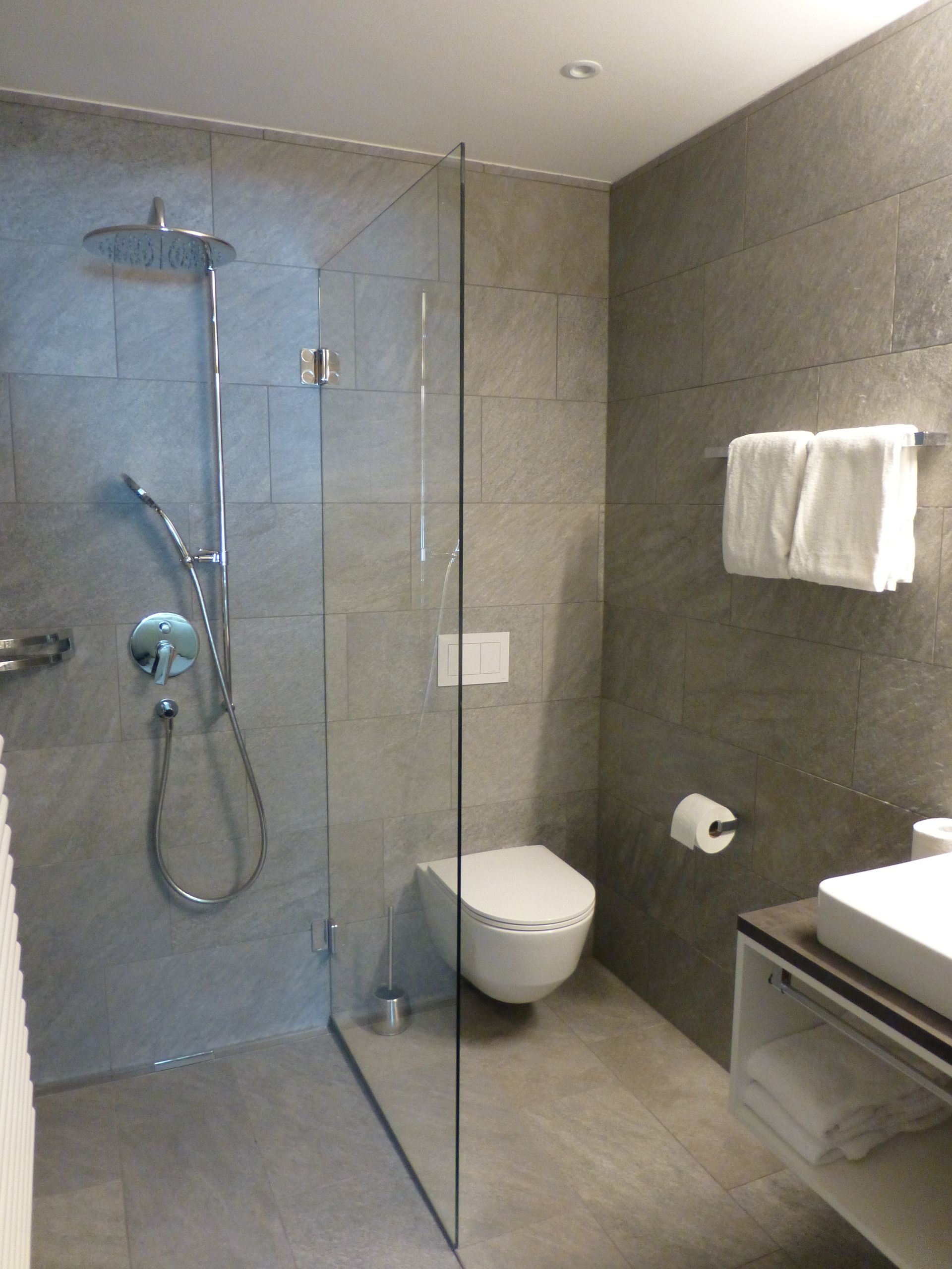 Dusche / WC - Hotel Süsom-Givè