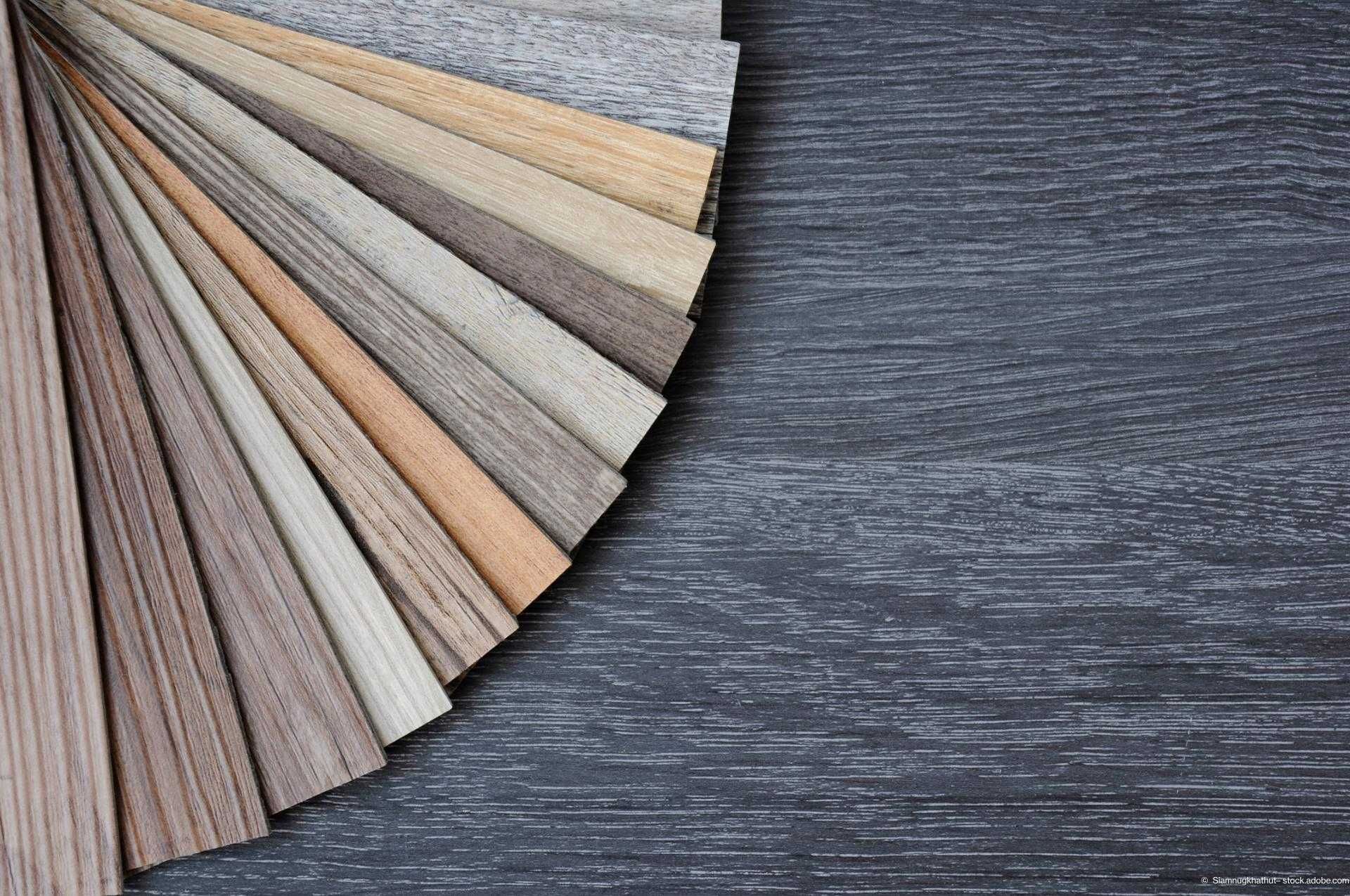 Farbfächer mit verschiedenen Vinyl-Bodenbelägen