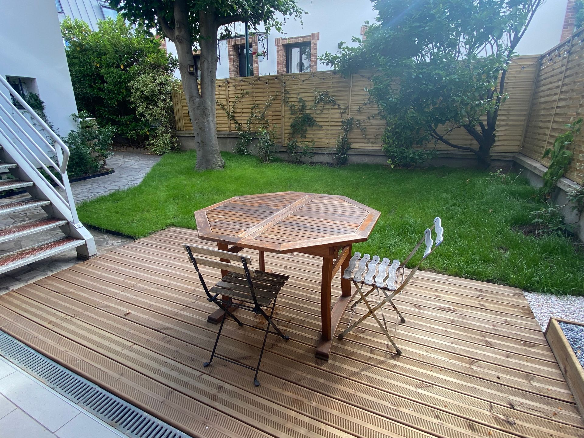 Terrasse et palissade en bois après travaux
