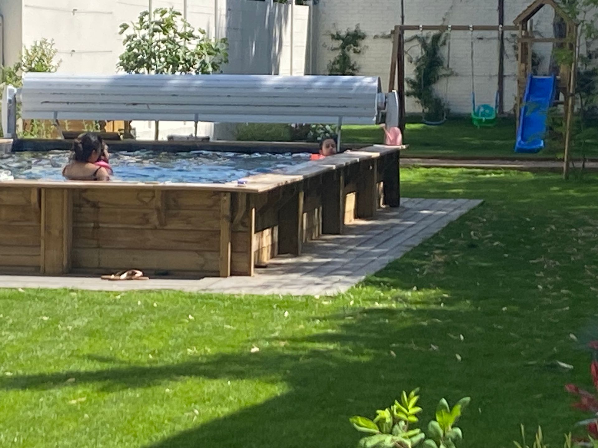 Piscine, terrain de pétanque, jeux d'enfants- après travaux