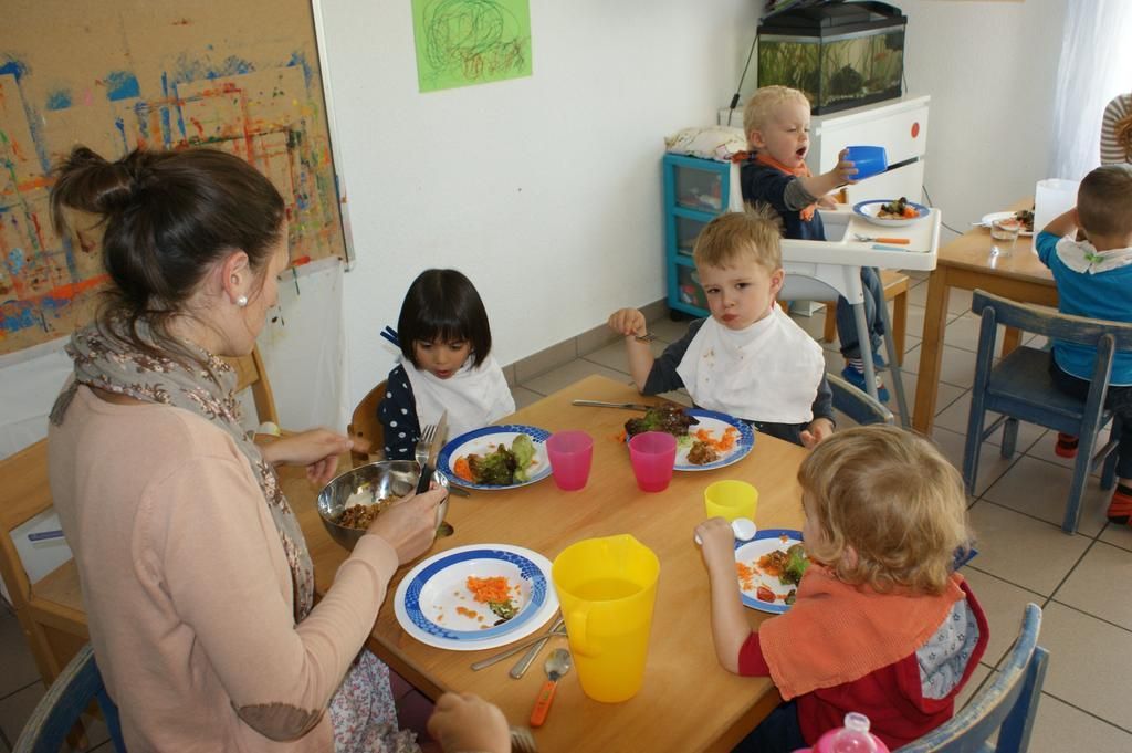 Repas de midi - Crèche Le Tournesol - Loveresse