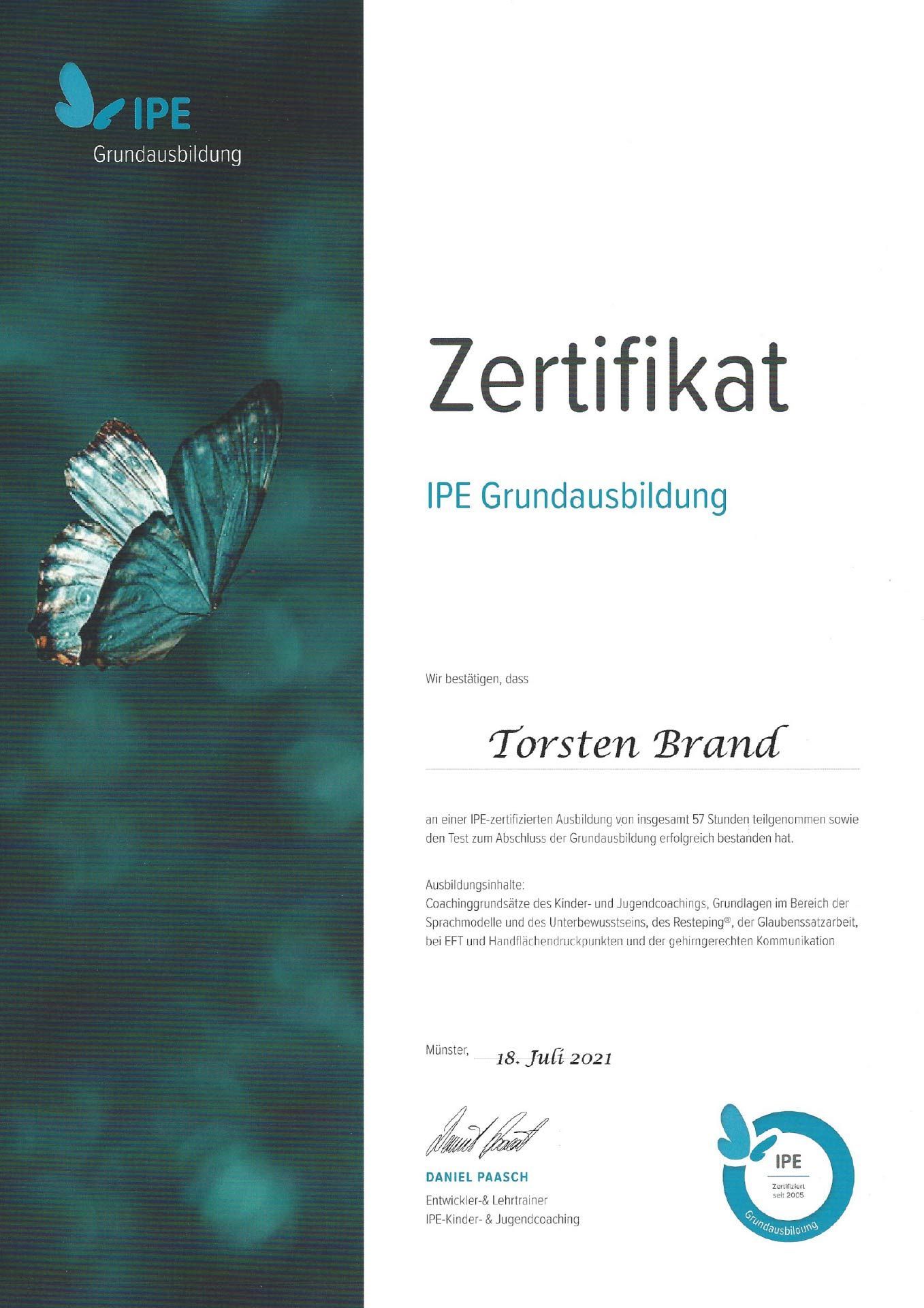 Eine Urkunde mit dem Bild eines Schmetterlings darauf.