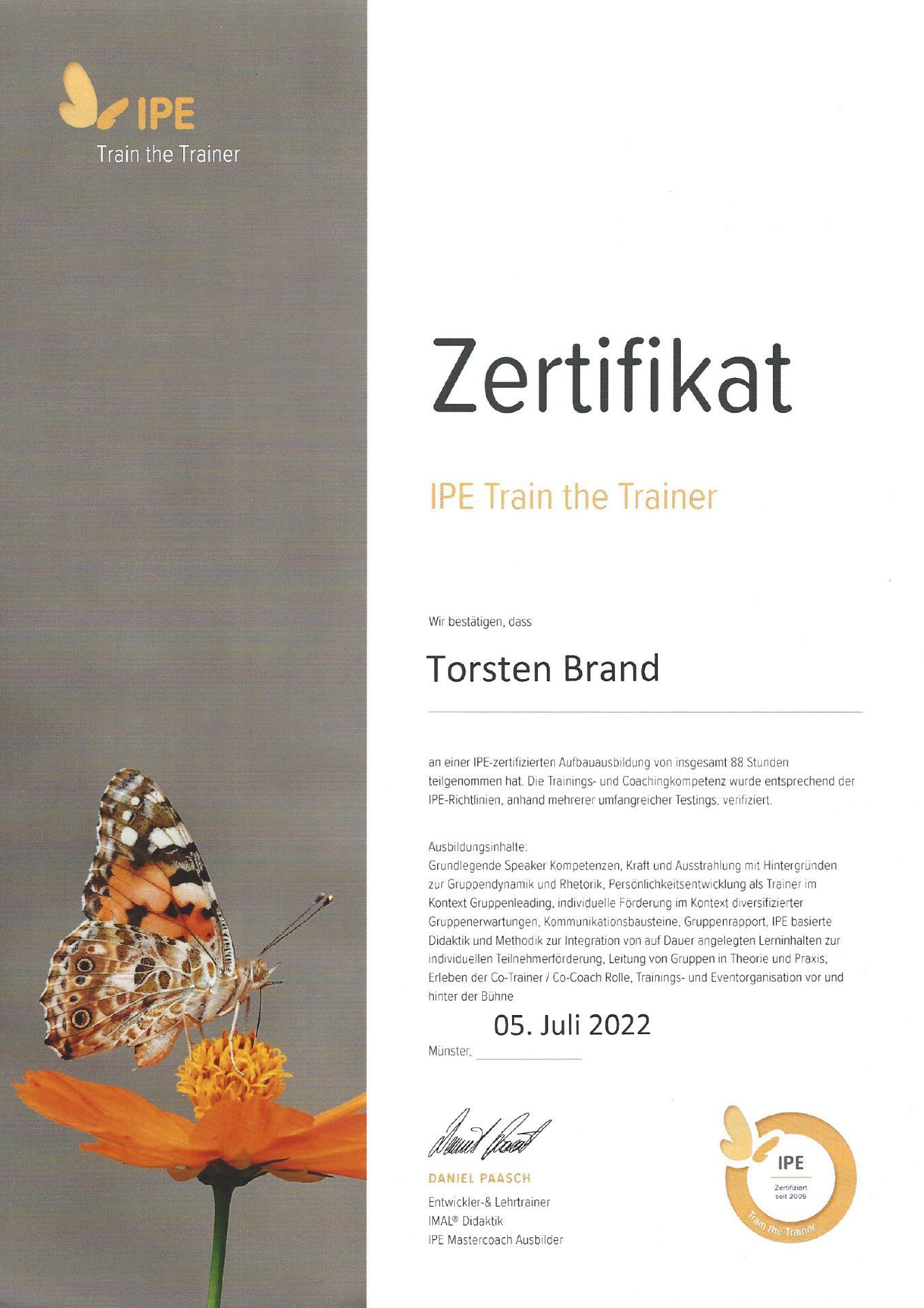 Eine Urkunde mit dem Bild eines Schmetterlings