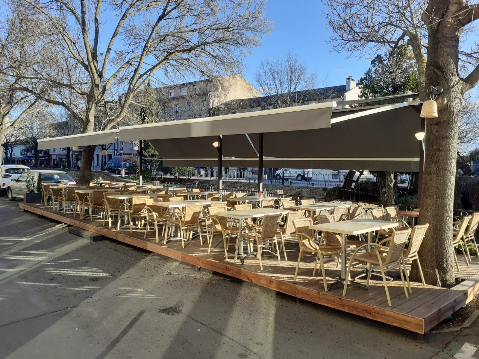 Store banne restaurant gris