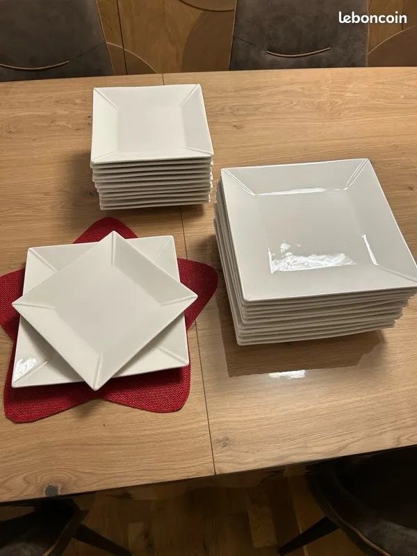 Plusieurs assiettes de tailles différentes