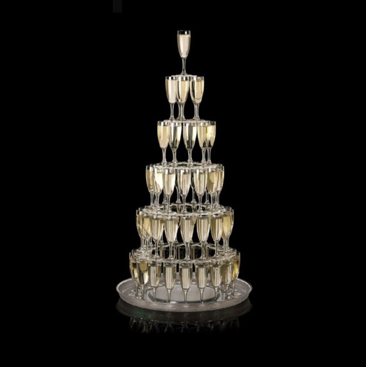 Pyramide de flûtes à champagne
