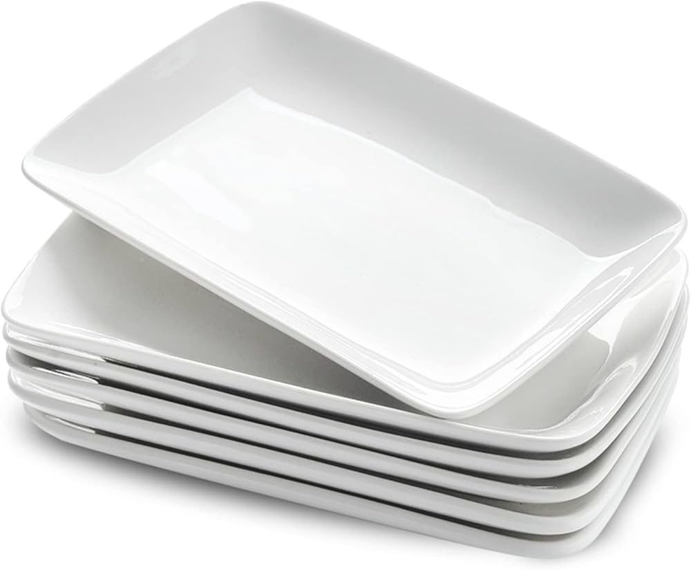 Plusieurs plateaux en porcelaine
