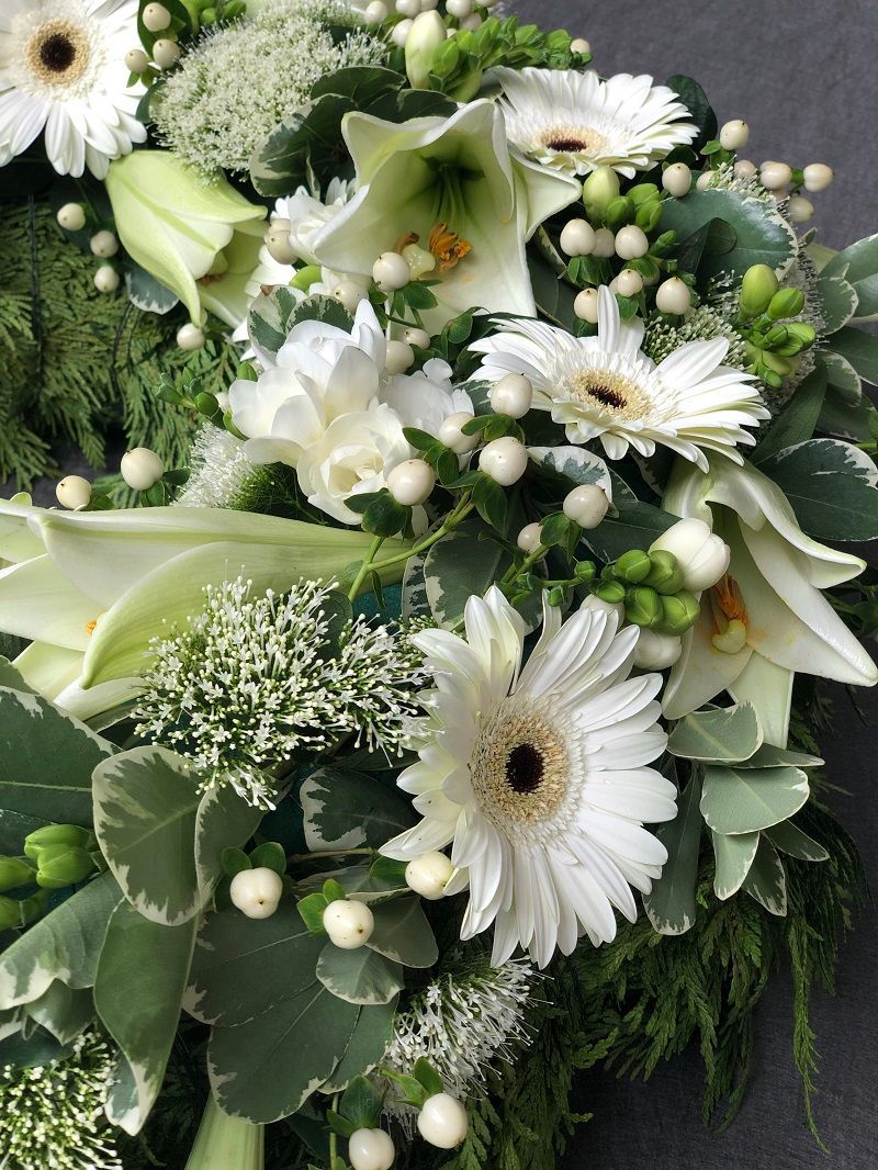 Grabgestaltung weiß