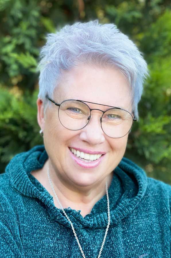 <b>Kirsten Schleuer</b> <br/>
Verwaltung