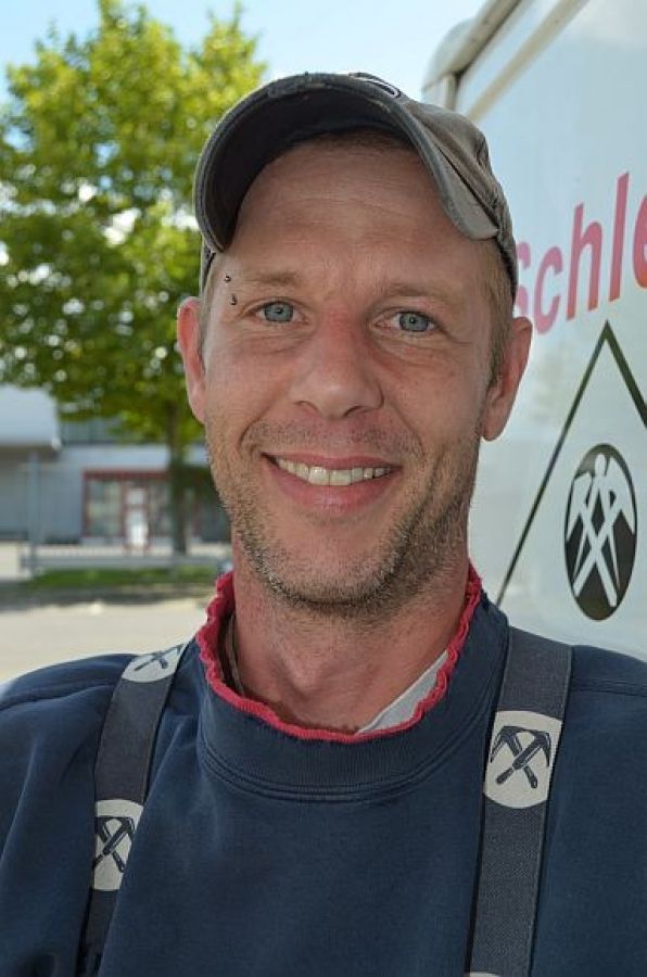 <b>Sven Burk</b> <br/>
Dachdeckergeselle