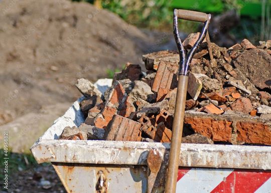 Betonform mit Zollstock