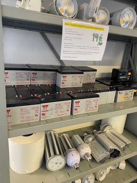 Akkuja Laaksojen Konekirppiksellä.