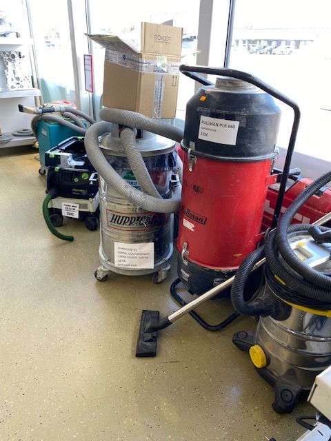 Käytettyjä imureita Laaksojen konekirppiksellä.