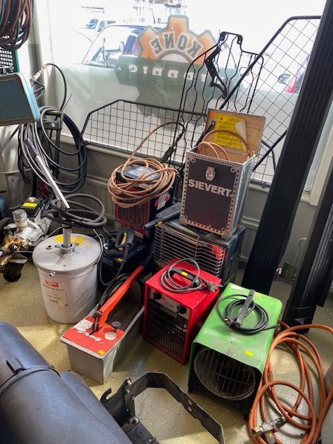 Käytettyjä lämmittimiä Laaksojen Konekirppiksellä.