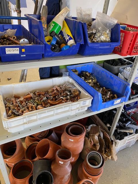 LVI-tarvikkeita Laaksojen Konekirppiksellä.