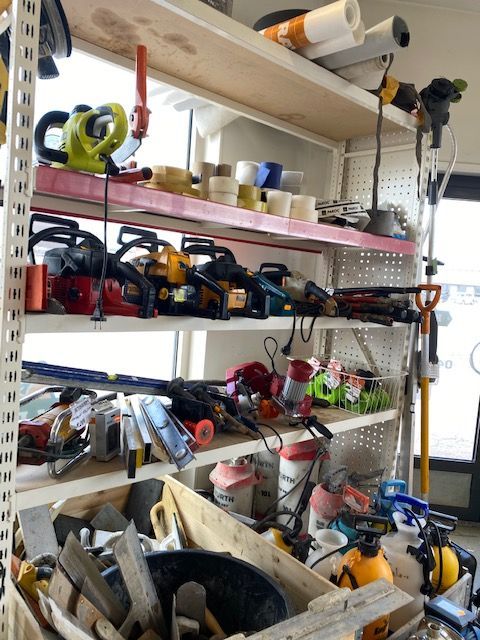 Moottorisahoja Laaksojen Konekirppiksellä.