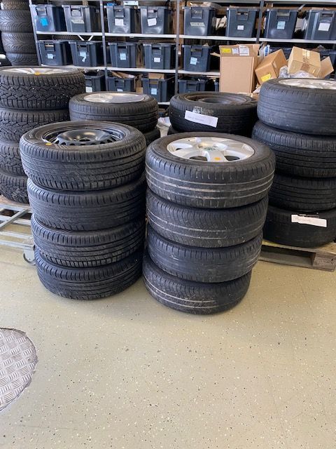 Käytetyt renkaat Laaksojen Konekirppiksellä.