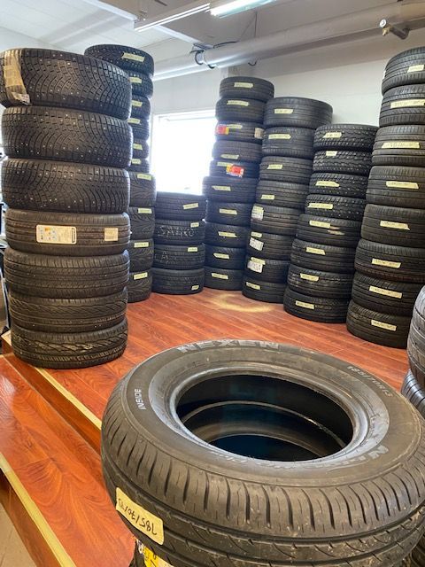 Käytetyt renkaat Laaksojen Konekirppiksellä.