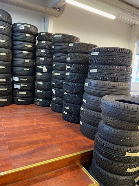 Käytetyt renkaat Laaksojen Konekirppiksellä.