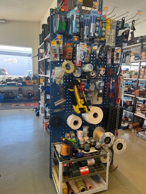 Remontti- ja rakennustarvikkeet Laaksojen konekirppiksellä.