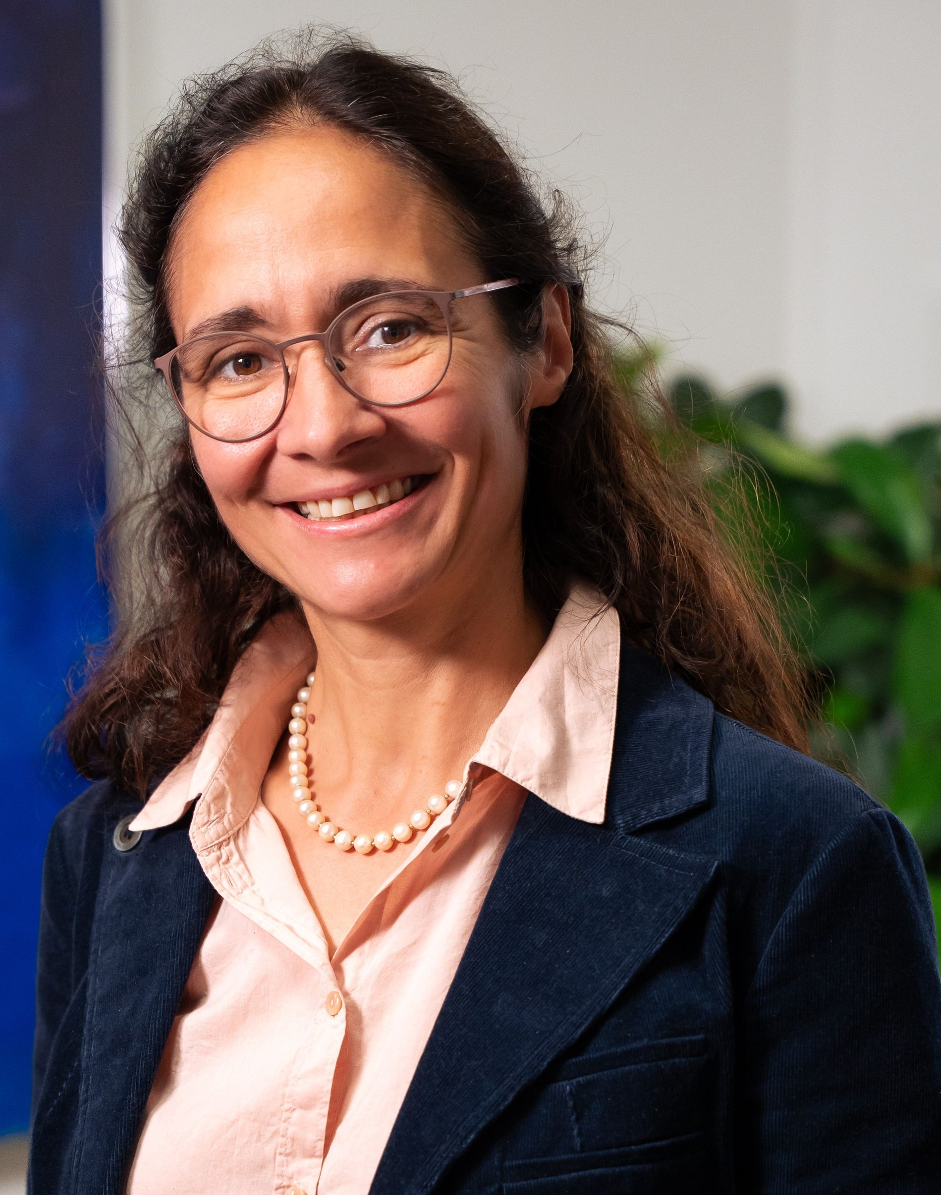 Graue Silhouette einer Person, bestehend aus einem Kreis für den Kopf und einem abgerundeten Rechteck für den Körper.