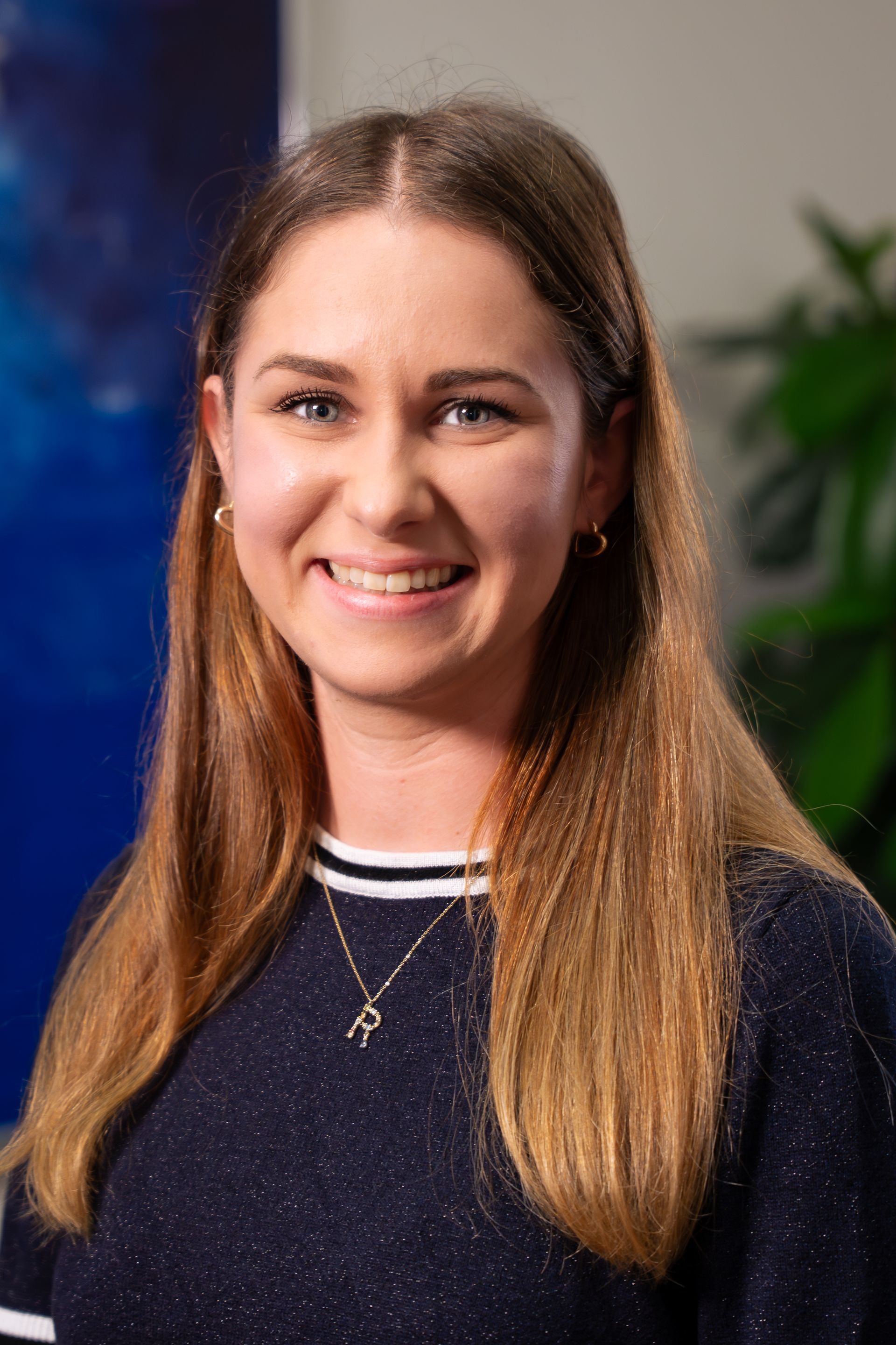 Graue Silhouette einer Person, bestehend aus einem Kreis für den Kopf und einem abgerundeten Rechteck für den Körper.