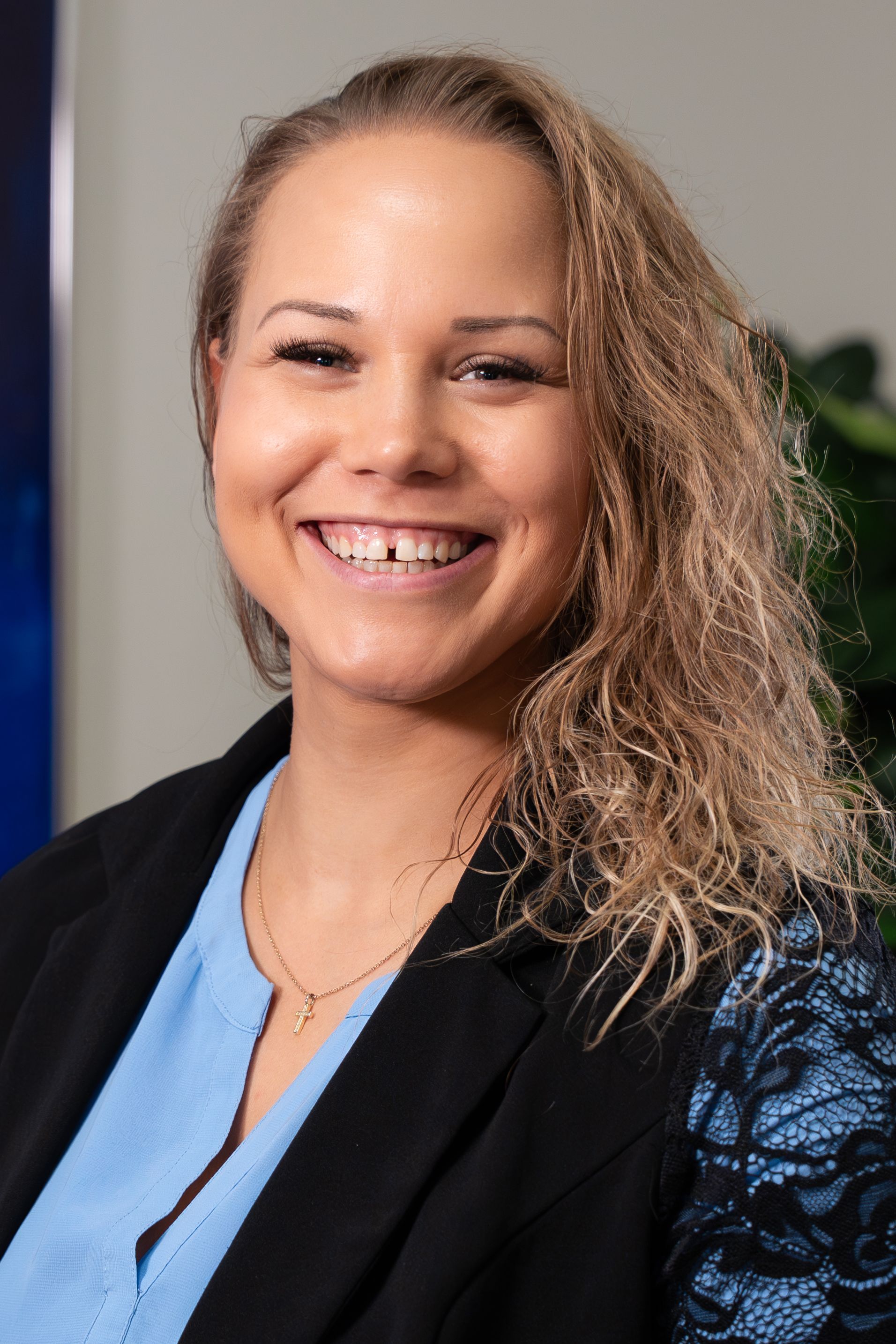 Graue Silhouette einer Person, bestehend aus einem Kreis für den Kopf und einem abgerundeten Rechteck für den Körper.