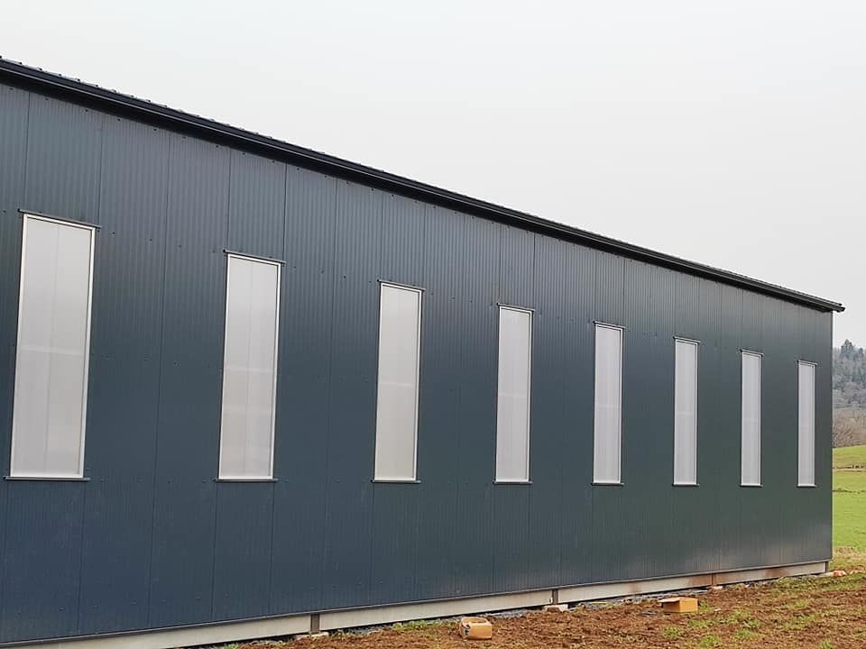 Bâtiment avec une façade en aluminium