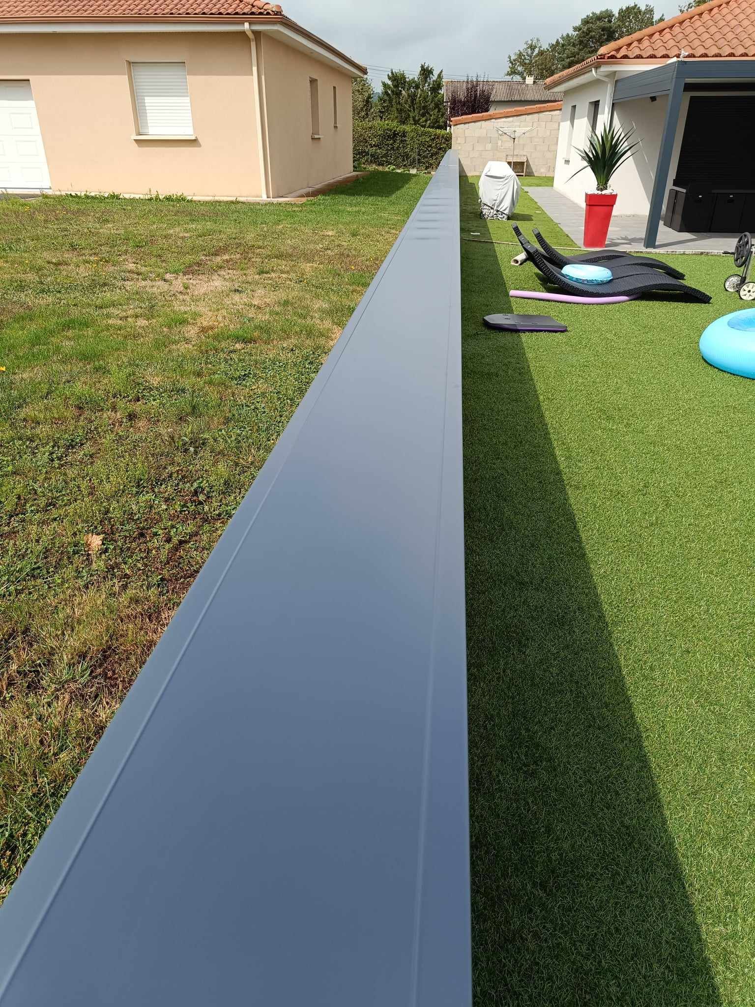 Couvertine sur dessus de mur