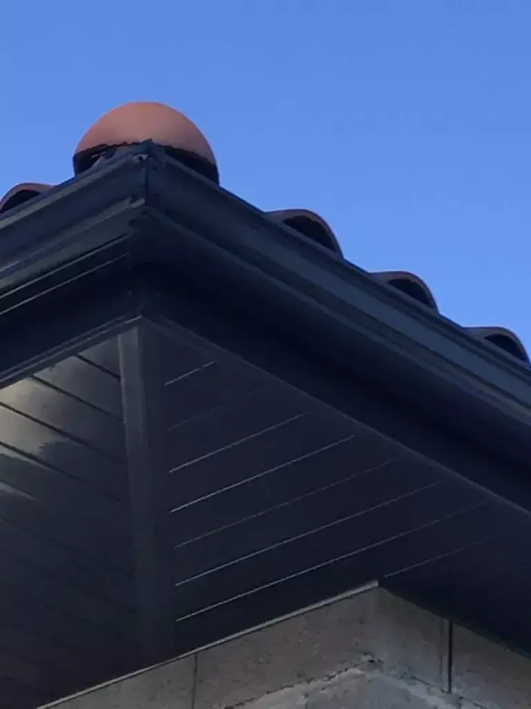 Habillage de sous-toit en aluminium